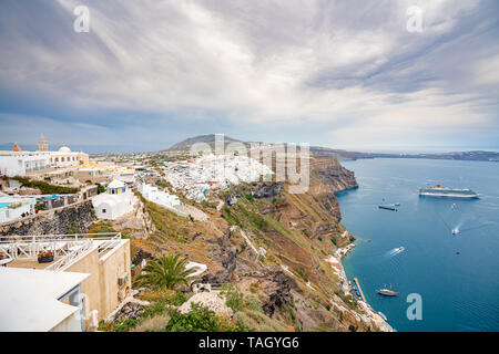 Panorama der Insel Santorini, Griechenland, eines der schönsten Reiseziele der Welt. Stockfoto