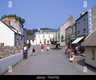 Village Street, Bunratty Folk Park, Bunratty, County Clare, Munster Province, Republik Irland Stockfoto