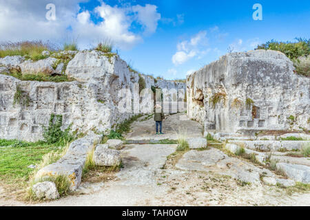 Die Art und Weise der Gräber innerhalb der Griechischen Theater von Syrakus Stockfoto