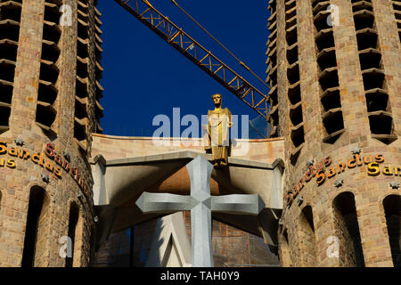 Barcelona, Spanien. Februar 10, 2019. Sühneopfer Kirche der Heiligen Familie (Templo Expiatorio de la Sagrada Familia), eine große unvollendete Römisch-katholische Stockfoto