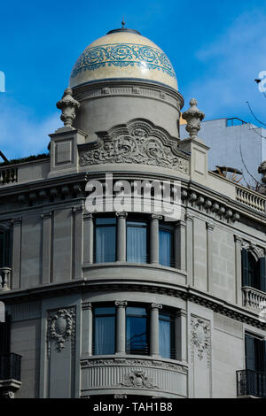 Barcelona, Spanien. Februar 10, 2019. Altbau Fassade an der Passeig de Gracia Avenue (Paseo de Gracia) Stockfoto