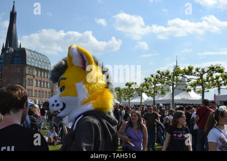 Cos-Spieler an der Rheinpromenade in Japan Tag 2019 in Düsseldorf, Deutschland, Stockfoto