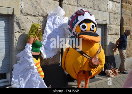 Cos-Spieler an der Rheinpromenade in Japan Tag 2019 in Düsseldorf, Deutschland, Stockfoto