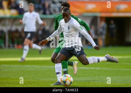 Moussa Diaby aus Frankreich in Aktion während der FIFA U-20-Weltmeisterschaft zwischen Frankreich und Saudi-arabien (Gruppe E) in Gdynia gesehen. (Endstand; Frankreich 2:0 Saudi Arabien) Stockfoto