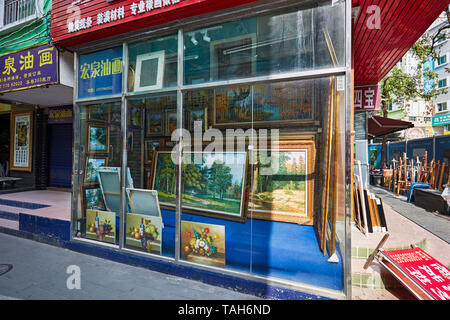 Bilder in der Galerie angezeigt. Zum Ölgemälde-Dorf Dafen, Shenzhen, Guangdong Province, China. Stockfoto