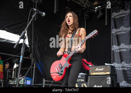 Leeds, Großbritannien. 25. Mai 2019. Die Bombpops am 2019 Slam Dunk Festival nördlich auf den Punk in Drublic Bühne 2019-05-25 durchführen Stockfoto