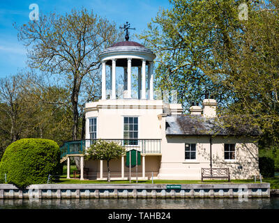 Start der Henley Regatta, nr Henley-on-Thames, Themse, Torheit, Tempel, Tempel der Insel, Berkshire, England, UK, GB. Stockfoto