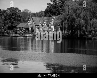 Schöne Landschaft, Riverside Häuser, Mühle, Themse, Buckinghamshire, England, UK, GB. Stockfoto