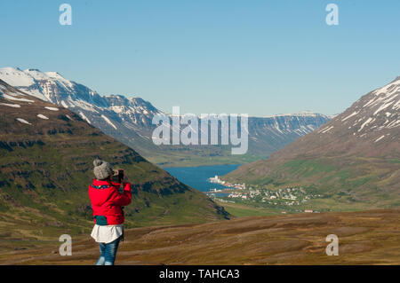 Touristen fotografieren Island Stockfoto