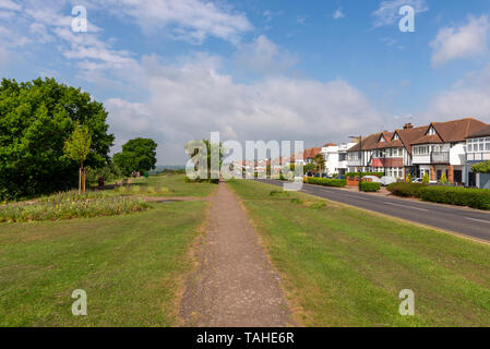 Marine Parade Eigenschaften, Gärten über Belton Hills Nature Reserve, Leigh-on-Sea, Essex, Großbritannien über Thames Estuary. Cliff Top Stadt in Luton Borough Stockfoto
