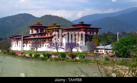 Der punakha Dzong auch als Pungtang Dewa chhenbi Phodrang bekannte Bedeutung der Palast der großen Freude und Glückseligkeit, in Bhutan. Stockfoto