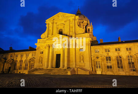 Die Kirche des Val-de-Grace ist eine römisch-katholische Kirche in der 5. Arrondissement von Paris. Inschrift auf der Fassade in Lateinamerika: für den Säugling Jesus und Stockfoto