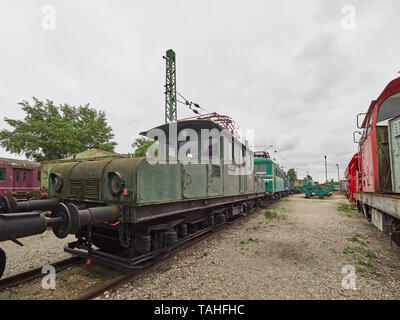 Budapest Magyar Vasúttörténeti Park Ungarischer Eisenbahngeschichtspark und Elektro- und Diesellokomotiven Ungarn Stockfoto