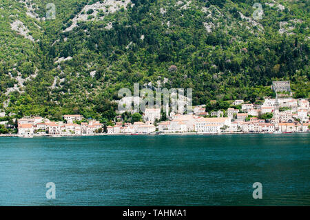 Malerische Aussicht auf die Bucht von Kotor, Perast, Montenegro Stockfoto