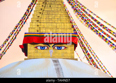 Weisheit Augen des Buddha auf Boudhanath Stupa in Kathmandu, Nepal Stockfoto