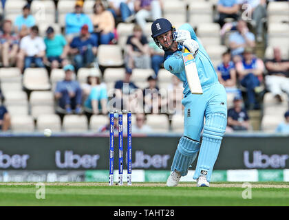 England's Jason Roy Fledermäuse während der ICC Cricket World Cup Warm up Match am Hampshire Schüssel, Southampton. Stockfoto