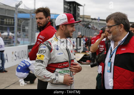 Berlin, Deutschland. 25 Mai, 2019. Berlin: Das Foto zeigt die Rennfahrer Daniel Abt im ehemaligen Flughafen Tempelhof. Quelle: Simone Kuhlmey/Pacific Press/Alamy leben Nachrichten Stockfoto