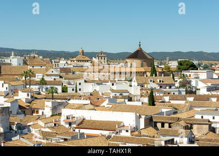 Blick über die Dächer der Stadt von der Oberseite der Glockenturm an der Maurischen Moschee-Kathedrale von Córdoba, Córdoba, Region Andalusien, Spanien Stockfoto