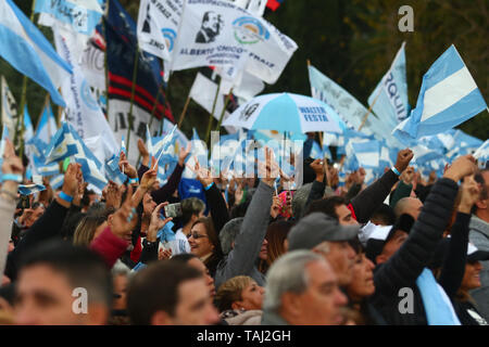 BUENOS AIRES, 24.03.2019: Tausende von Menschen auf der Parade zum 43. Jahrestag der Militärputsch, links 30.000 fehlt in Buenos Aires, Arg Stockfoto