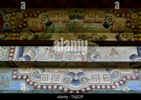 Winter Palace des Bogd Khan in Ulaanbaatar, Mongolei. Raffinierte Gemälde unter dem Dach. Stockfoto