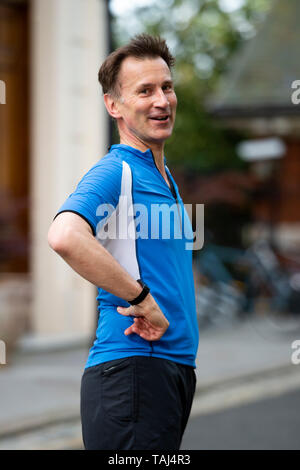 Außenminister Jeremy Hunt Joggen in der Nähe von Residence der Außenminister in London, danach startete er mit seinem Angebot, Führer der Konservativen Partei und Premierminister dieses Wochenende geworden. Stockfoto