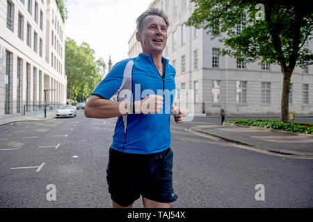 Außenminister Jeremy Hunt Joggen in der Nähe von Residence der Außenminister in London, nachdem er sein Gebot Führer der Konservativen Partei und Premierminister dieses Wochenende geworden. Stockfoto