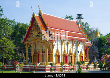 PHETCHABURI, THAILAND - Dezember 13, 2018: Vihara der buddhistischen Tempel Wat Bun Tawee (Wat Tumklaeb) Close-up an einem sonnigen Tag Stockfoto
