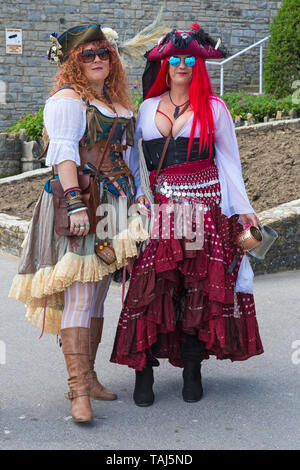 Swanage, Dorset, Großbritannien. 25. Mai 2019. Piraten kommen in Swanage für die Purbeck Pirate Festival an einem warmen sonnigen Tag. Credit: Carolyn Jenkins/Alamy leben Nachrichten Stockfoto