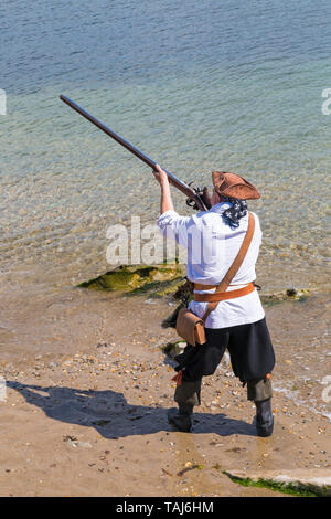 Swanage, Dorset, Großbritannien. 25. Mai 2019. Piraten kommen in Swanage für die Purbeck Pirate Festival an einem warmen sonnigen Tag. Credit: Carolyn Jenkins/Alamy leben Nachrichten Stockfoto