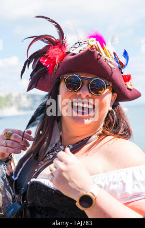 Swanage, Dorset, Großbritannien. 25. Mai 2019. Piraten kommen in Swanage für die Purbeck Pirate Festival an einem warmen sonnigen Tag. Credit: Carolyn Jenkins/Alamy leben Nachrichten Stockfoto