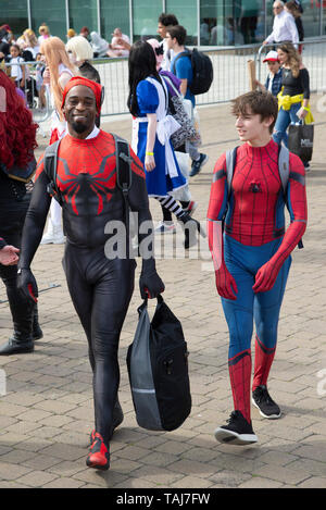 London, Großbritannien. 25 Mai, 2019. Comic Con Fans am zweiten Tag des MCM London Comic Con Ereignis, das in der Londoner Excel Arena gehalten wird. Claire Doherty/Alamy leben Nachrichten Stockfoto