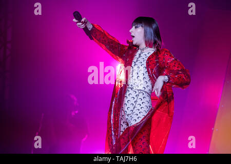 Middlesborough, Großbritannien. Samstag, 25. Mai 2019. Charli XCX führt auf der Bühne am 1. Tag von BBC Radio 1 grosses Wochenende 2019 am Stewart Park, © Jason Richardson/Alamy leben Nachrichten Stockfoto