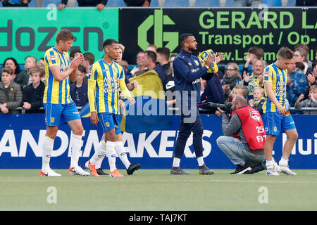 WAALWIJK, Mandemakers Stadion, 25-05-2019, Saison 2018 / 2019, Niederländische Keuken Kampioen Play-offs Finale. Spieler der RKC Waalwijk danken den Fans während des Spiels RKC-Go Ahead Eagles (Play-off) Credit: Pro Schüsse/Alamy leben Nachrichten Stockfoto