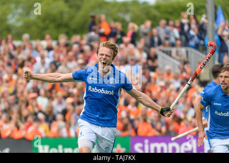 BLOEMENDAAL, 25-05-2019, Hoofdklasse Hockey Heren Seizoen 2018-2019. Veranstaltungsort: HC Bloemendaal. Jip Jansen Kerben und feiert während des Spiels HC Bloemendaal vs SV Kampong. Credit: Pro Schüsse/Alamy leben Nachrichten Stockfoto