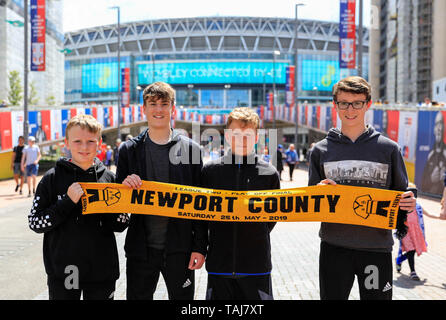 Wembley Stadion, London, UK. 25 Mai, 2019. EFL-Liga 2 Endspiel Finale, Newport County versus Tranmere Rovers; junge Newport County Fans können sich auf das Spiel der Credit Suche: Aktion plus Sport/Alamy leben Nachrichten Stockfoto