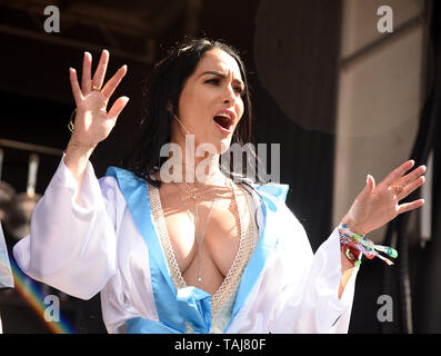 NAPA, Kalifornien - 24. Mai: Brie Bella von Bella Twins gesehen auf der Bühne während BottleRock Napa Valley 2019 bei Napa Valley Expo am 24. Mai 2019 in Napa, Kalifornien. Foto: imageSPACE/MediaPunch Stockfoto