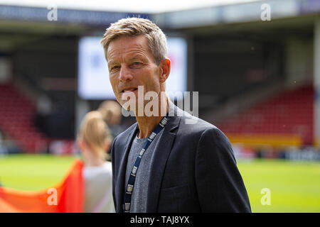 , WALSALL, ENGLAND, 25. Mai Lars S¿ ndergaard Manager von Dänemarks älterer Frauen Team während der internationalen Freundschaftsspiel zwischen England und Dänemark Frauen Frauen an den Ufern des Stadion, Walsall am Samstag, den 25. Mai 2019. (Credit: Alan Hayward | MI Nachrichten) Stockfoto