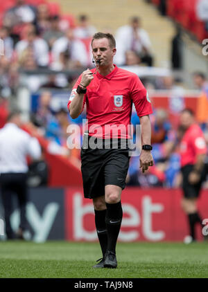 London, Großbritannien. 25 Mai, 2019. Schiedsrichter Ross Joyce während der Sky Bet Liga 2 Play-Off Finale zwischen Newport County und Tranmere Rovers im Wembley Stadion, London, England am 25. Mai 2019. Foto von Andy Rowland. Credit: PRiME Media Images/Alamy leben Nachrichten Stockfoto