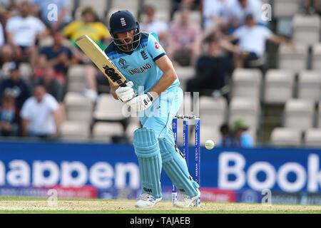 SOUTHAMPTON, England. 25. MAI 2019: James Vince von England spielt einen Schuß während der England v Australia, ICC Cricket World Cup warm up übereinstimmen, an der Ageas Schüssel, Southampton, England. Stockfoto