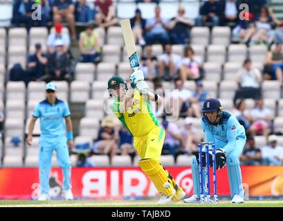 SOUTHAMPTON, England. 25. MAI 2019: Steve Smith von Australien spielt einen Schuß während der England v Australia, ICC Cricket World Cup warm up übereinstimmen, an der Ageas Schüssel, Southampton, England. Stockfoto