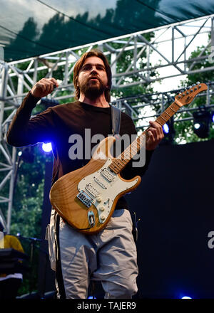 Napa, Kalifornien, 25. Mai 2019, Juanes auf der Bühne des 2019 Flasche Rock Festival, Tag 2 BottleRock Credit: Ken Howard/Alamy Stockfoto