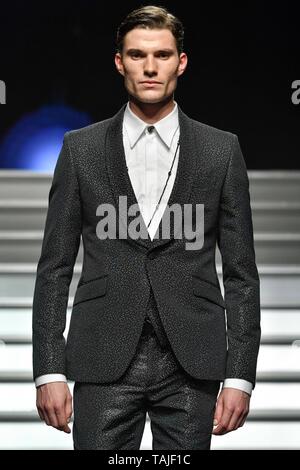 Turin. HOAS Veranstaltung: Carlo Pignatelli fashion show im Foto: Modell Stockfoto