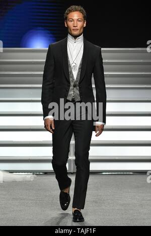 Turin. HOAS Veranstaltung: Carlo Pignatelli fashion show im Foto: Modell Stockfoto