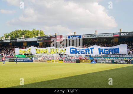 WAALWIJK, Mandemakers Stadion, 25-05-2019, Saison 2018 / 2019, Niederländische Keuken Kampioen Play-offs Finale. Ergebnis 0-0, Banner fans RKC während des Spiels RKC-Go Ahead Eagles (Play-off) Stockfoto