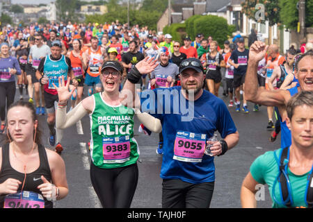 Edinburgh, Großbritannien. 26 Mai, 2019. Sonntag, 26. Mai 2019: Edinburgh Marathon Festival. Läufer in die Edinburgh Marathon und Halbmarathon am Four Mile Marke Credit: Andrew O'Brien/Alamy leben Nachrichten Stockfoto