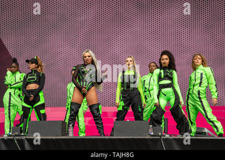 Middlesborough, Großbritannien. Sonntag, 26. Mai 2019. jesy Nelson, Leigh-Anne, Pinnock und Jade Thirlwall Perrie Edwards von kleinen Mix öffnung Tag 2 von BBC Radio 1 grosses Wochenende 2019 am Stewart Park, © Jason Richardson/Alamy leben Nachrichten Stockfoto