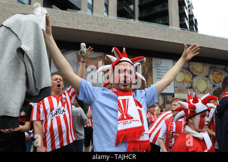 Sunderland Fans vor dem Sky Bet Liga 1 Play off Finale zwischen Charlton Athletic und Sunderland im Wembley Stadion, London am Sonntag, den 26. Mai 2019. Credit: MI Nachrichten & Sport/Alamy leben Nachrichten Stockfoto