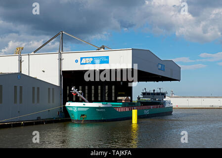 Schiff in Goole Docks, East Yorkshire, England UK entladen Stockfoto