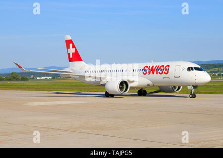 Stuttgart/Deutschland, 22. August 2019: Schweizer Bombardier C-Serie am Flughafen Stuttgart. Stockfoto