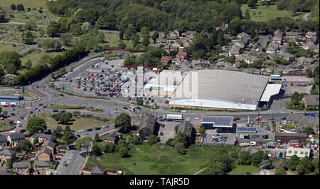 Luftaufnahme von Asda Superstore, Bradford, West Yorkshire, UK Stockfoto